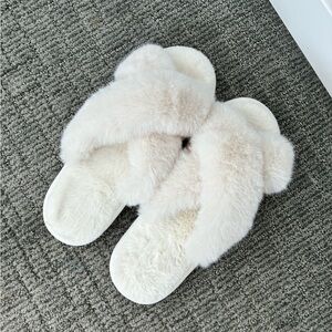 Brand New* Women's White Furry Slippers